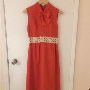 Vintage 1960s polka dot pussy bow dress!!